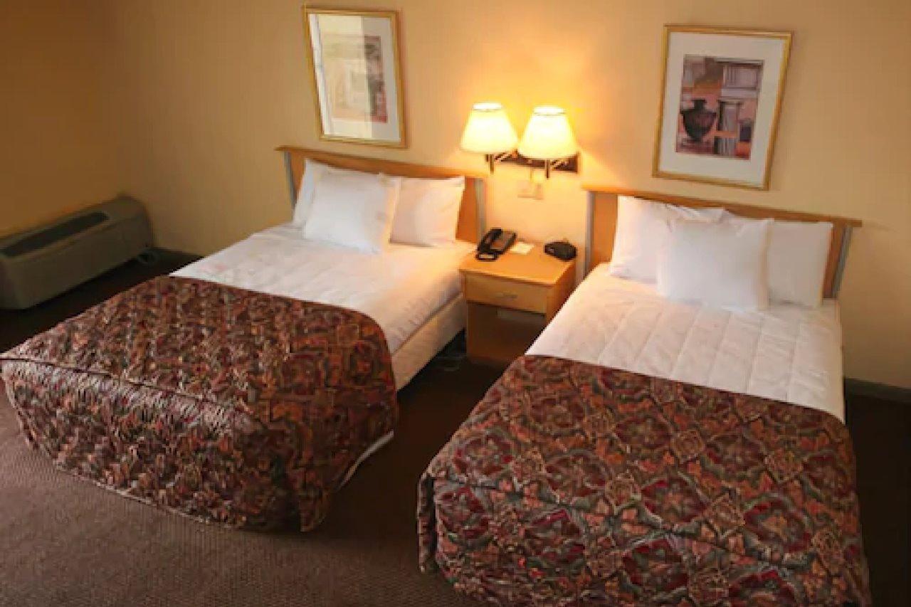 Knights Inn Six Flags Lodge West Szoba fotó